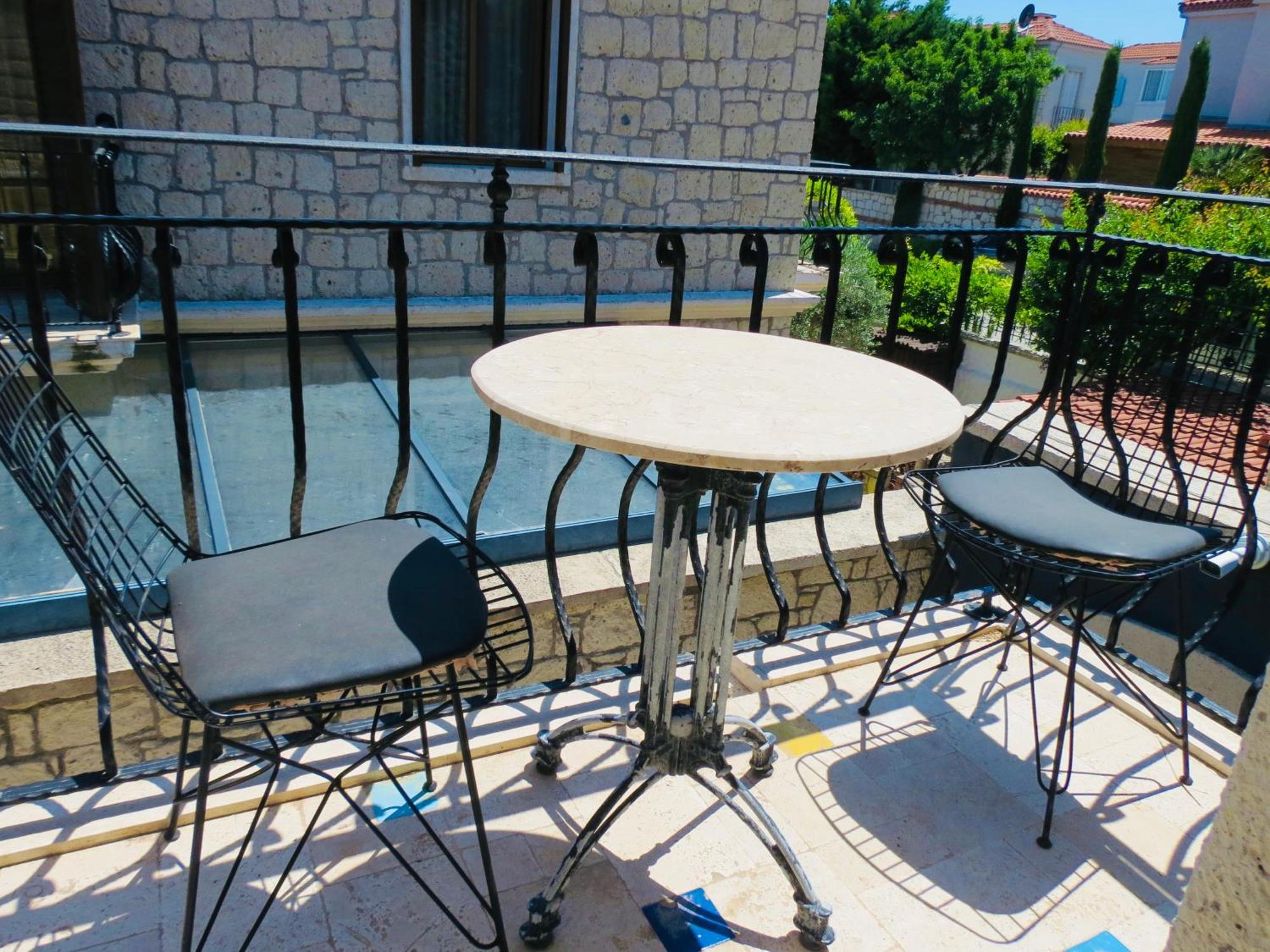 Fedora Otel Alaçatı Luaran gambar