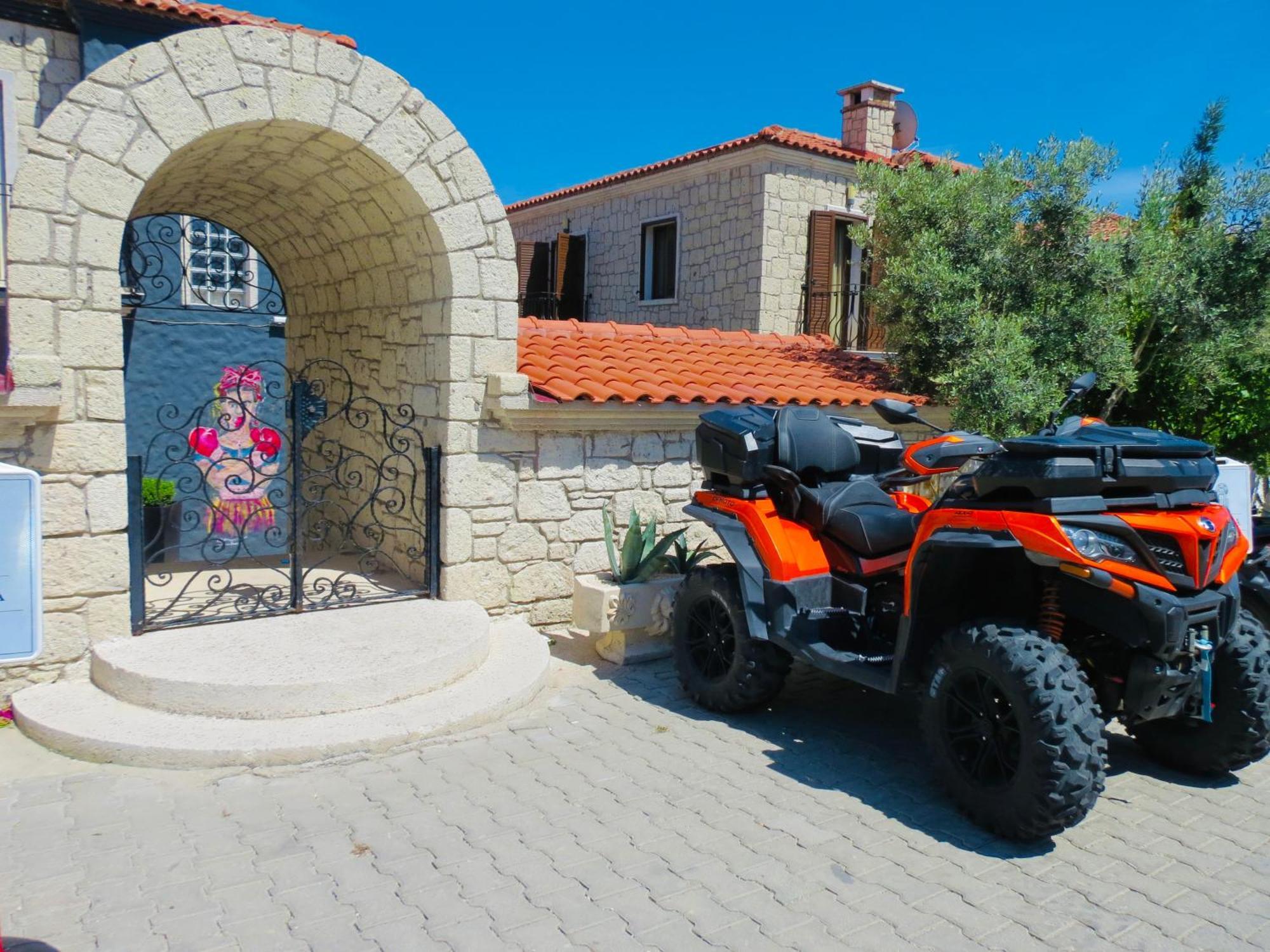 Fedora Otel Alaçatı Luaran gambar