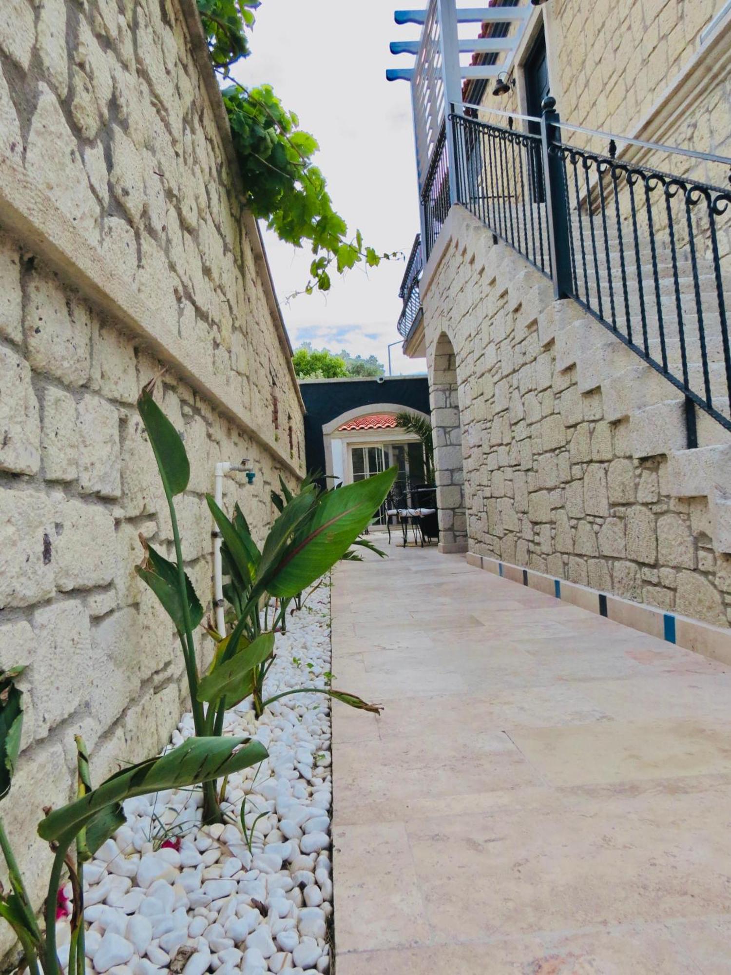 Fedora Otel Alaçatı Luaran gambar