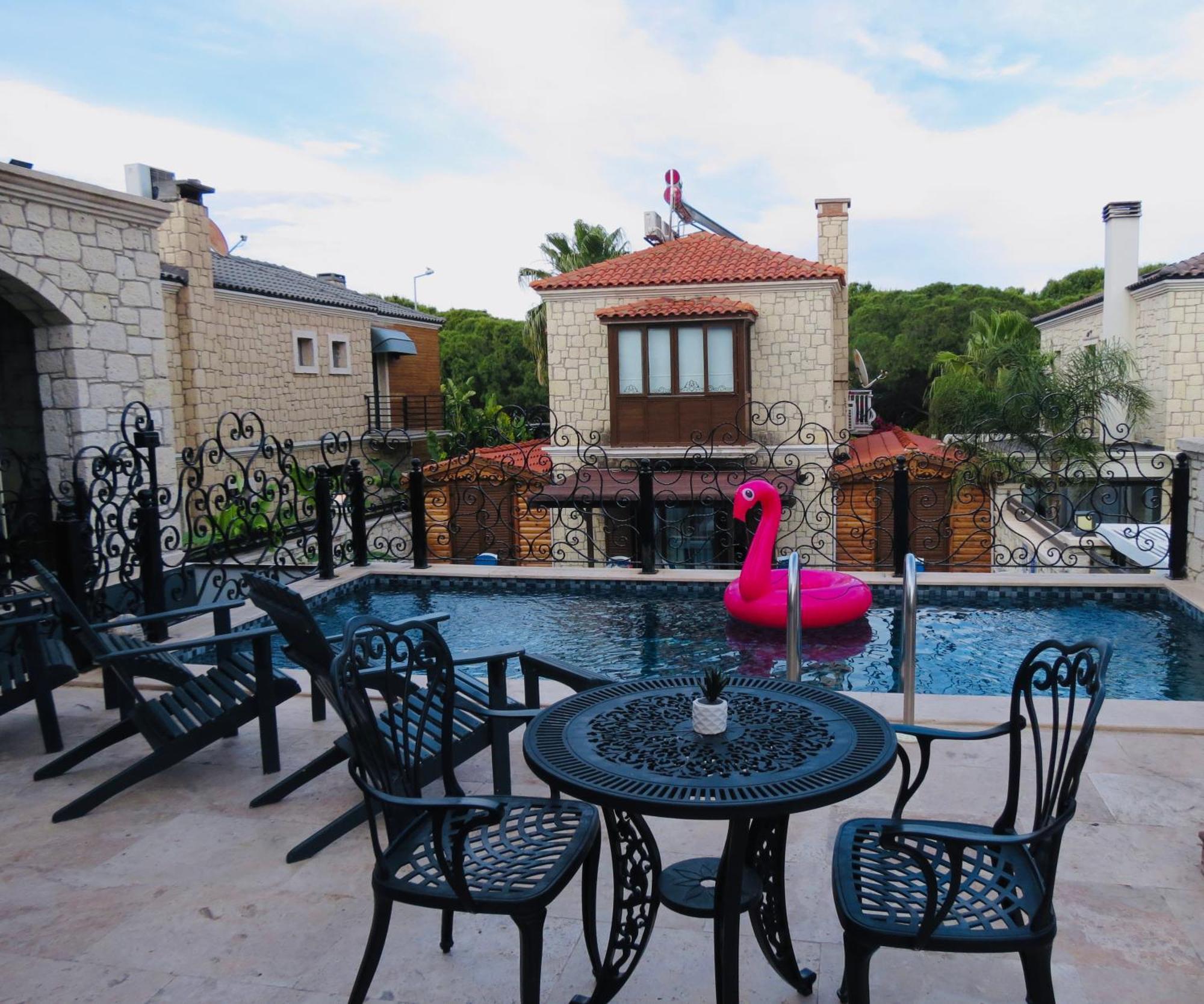 Fedora Otel Alaçatı Luaran gambar